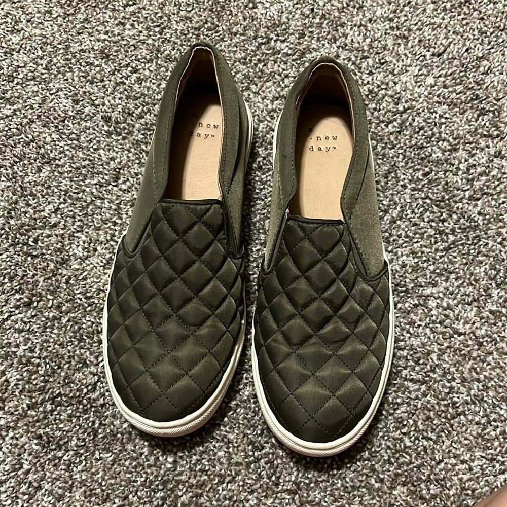 a new day woman’s low cut slip ons